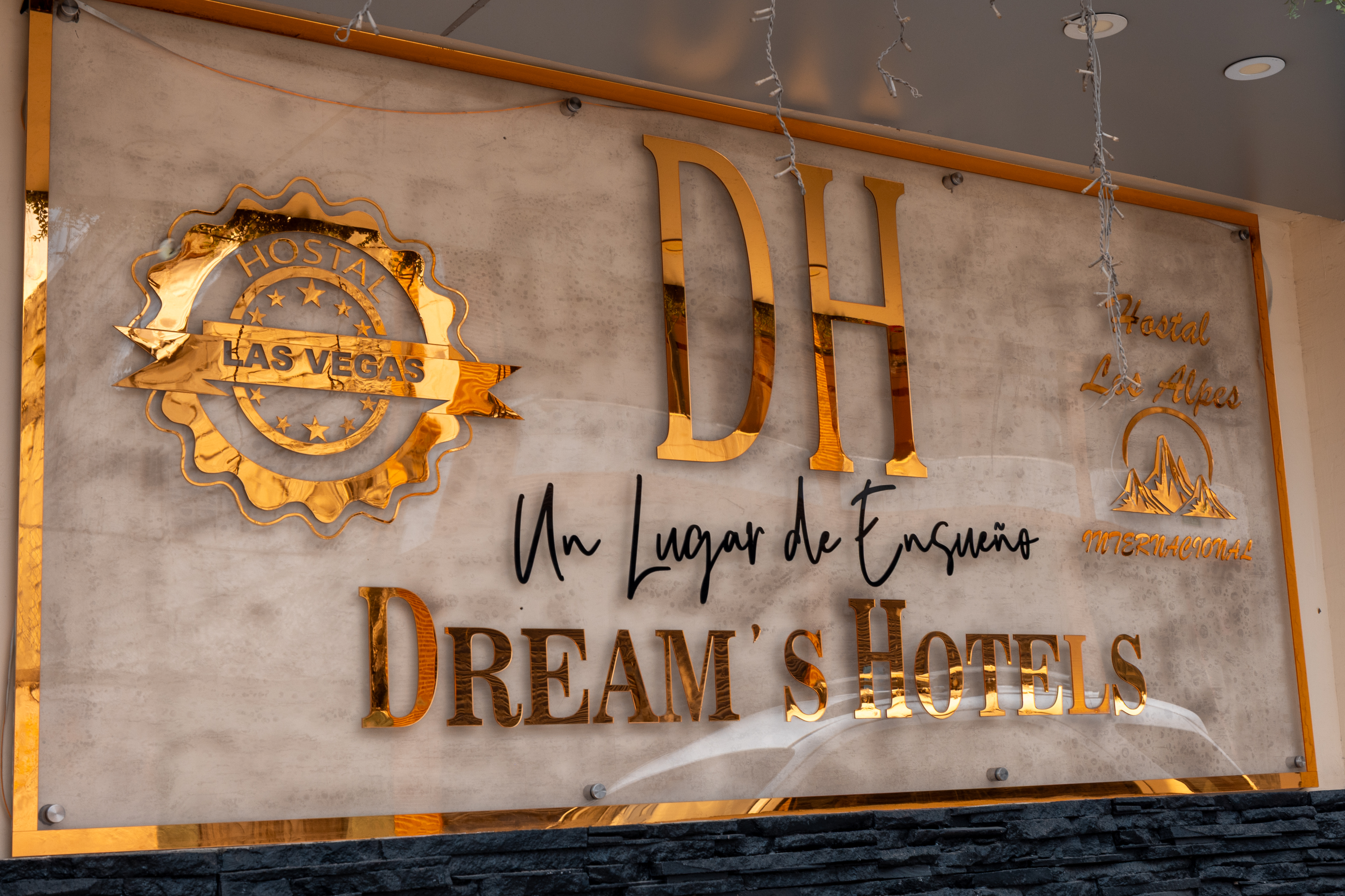 Hostales Las Vegas y Los Alpes